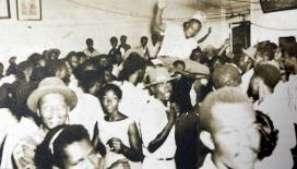 Duke_Reid_crowned_King_of_Sounds_and_Blues_Succes_Club_Kingston_late_50s.jpg